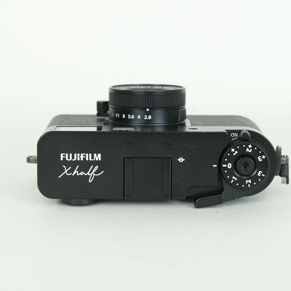 FUJIFILM X half X-HF1