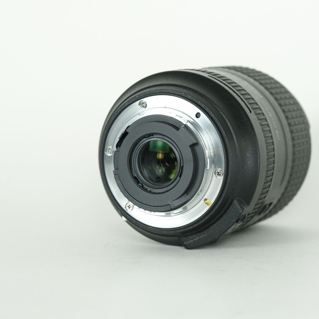 Nikon AF-S DX NIKKOR 18-300mm f/3.5-6.3G ED VR Nikon AF-S DX NIKKOR 18-300mm f/3.5-6.3G ED VR