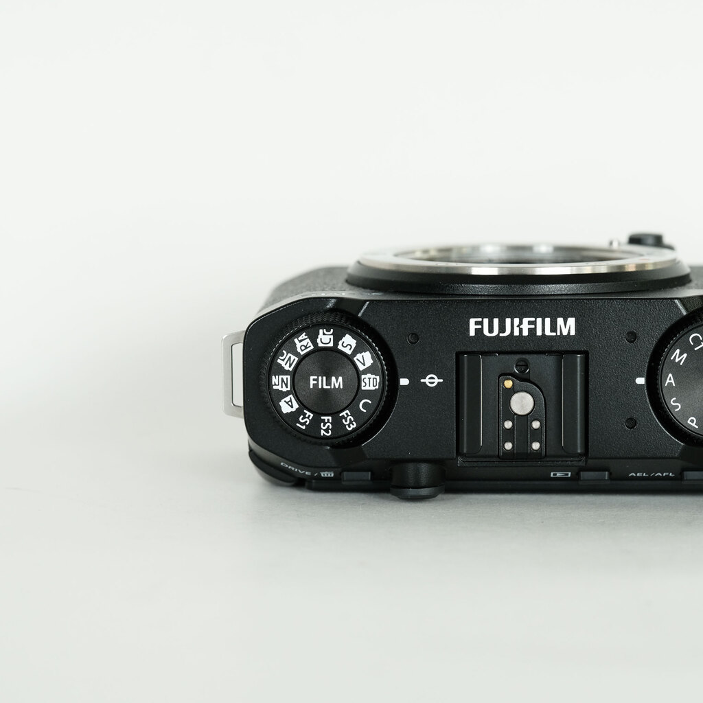 FUJIFILM X-M5