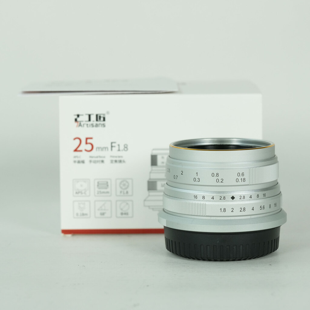 七工匠 7artisans 25mm F1.8 (フジフイルムX用) シルバーの出品 | ONE