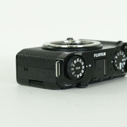 FUJIFILM X-M5