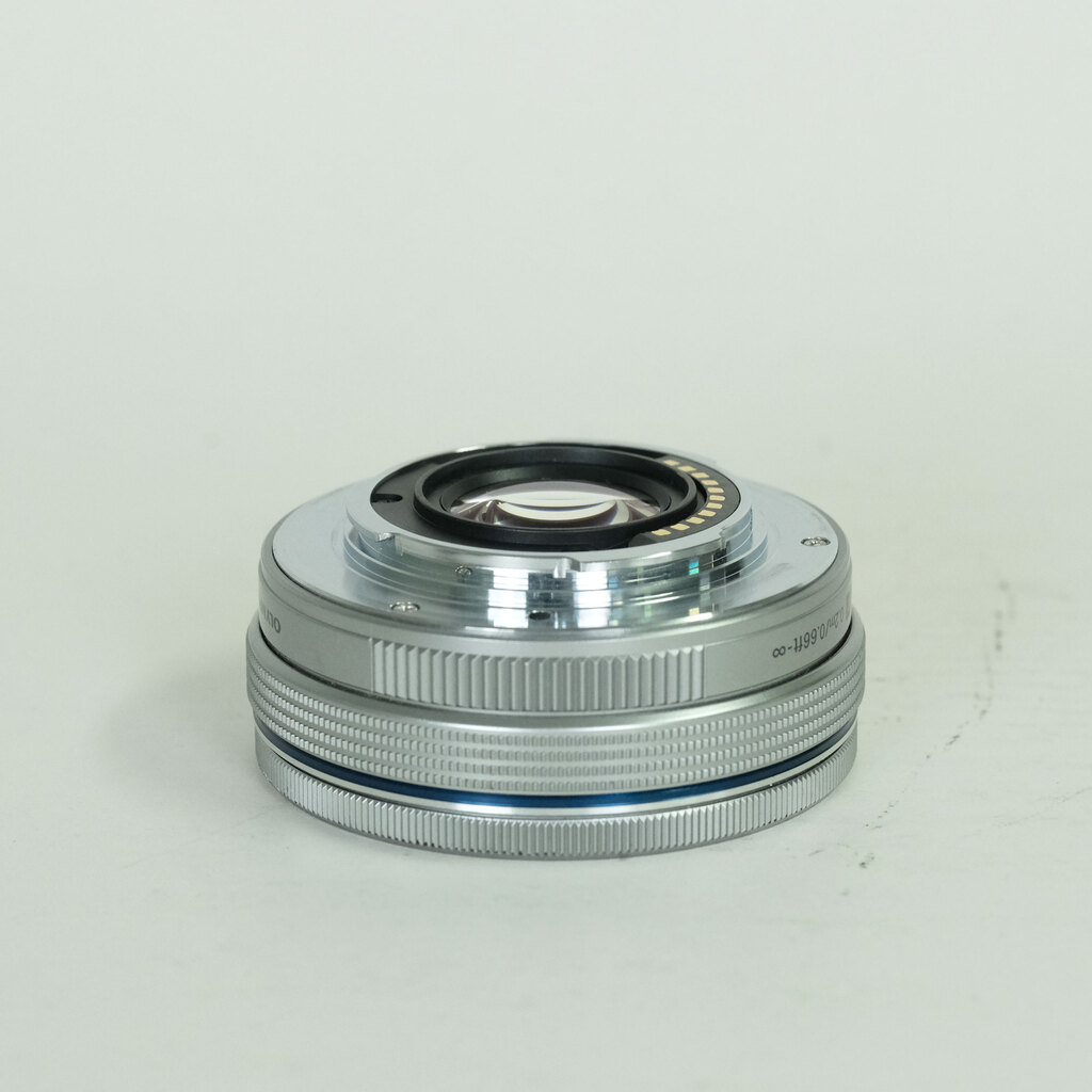 OLYMPUS M.ZUIKO DIGITAL ED 14-42mm F3.5-5.6 EZ シルバー