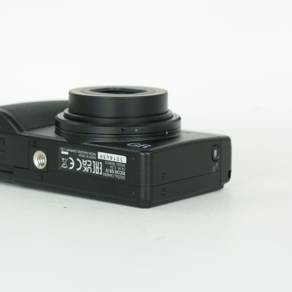 RICOH GR IV