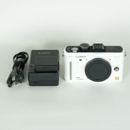 Panasonic LUMIX DMC-GF1 ボディ シェルホワイト