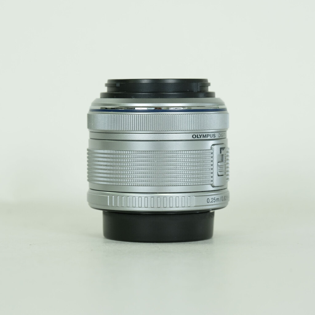 OLYMPUS M.ZUIKO DIGITAL 14-42mm F3.5-5.6IIR シルバー