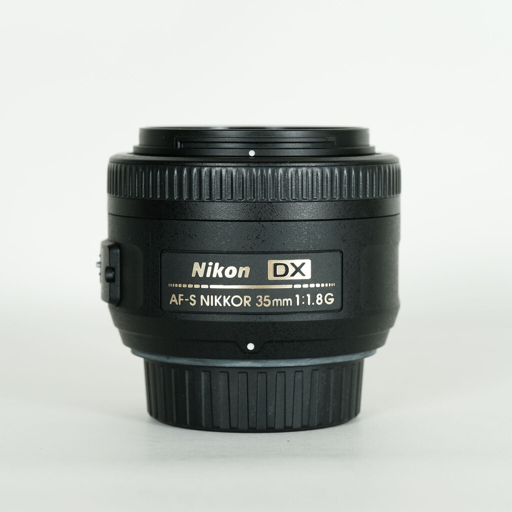 Nikon AF-S DX NIKKOR 35mm f/1.8G Nikon AF-S DX NIKKOR 35mm f/1.8G