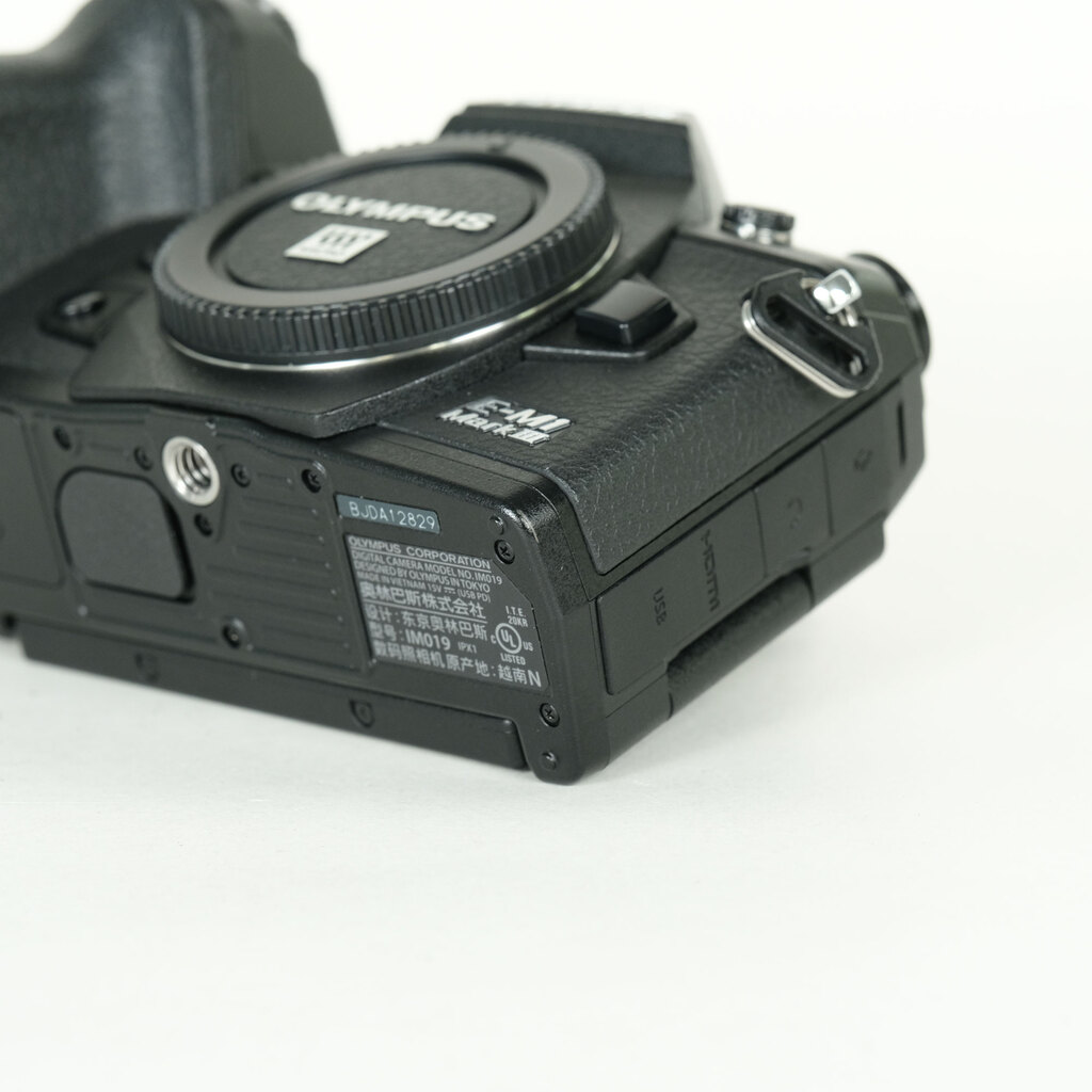 OLYMPUS OM-D E-M1 Mark III