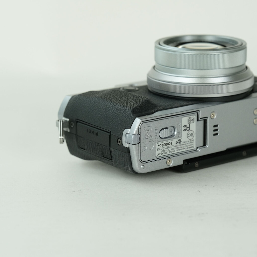 FUJIFILM X30 シルバーの出品 | ONE SCENE（ワンシーン）