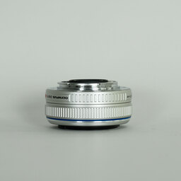 OLYMPUS M.ZUIKO DIGITAL 17mm F2.8 シルバー OLYMPUS M.ZUIKO DIGITAL 17mm F2.8 シルバー