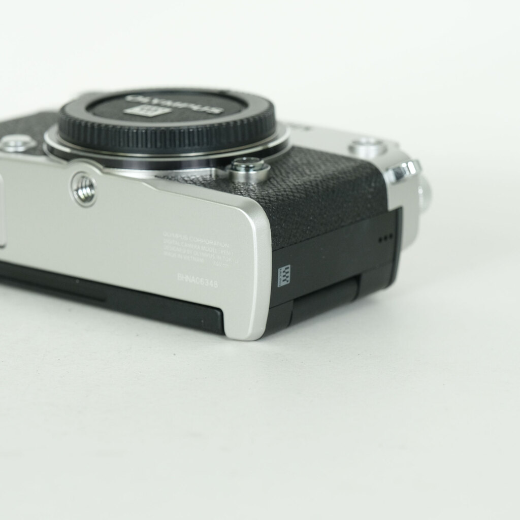 OLYMPUS PEN-F