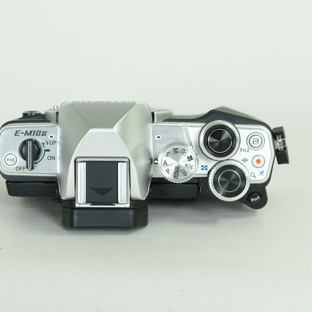 OLYMPUS OM-D E-M10 Mark II