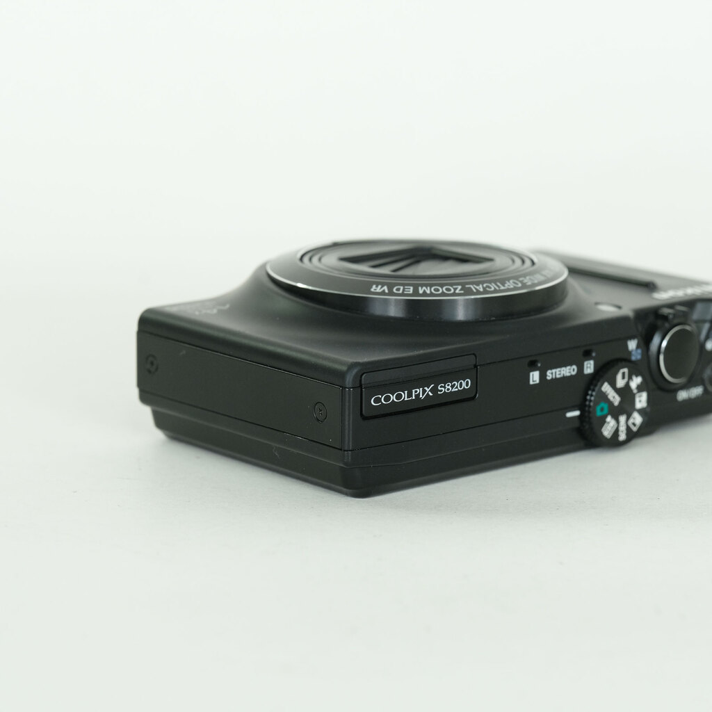 Nikon COOLPIX S8200 ノーブルブラック