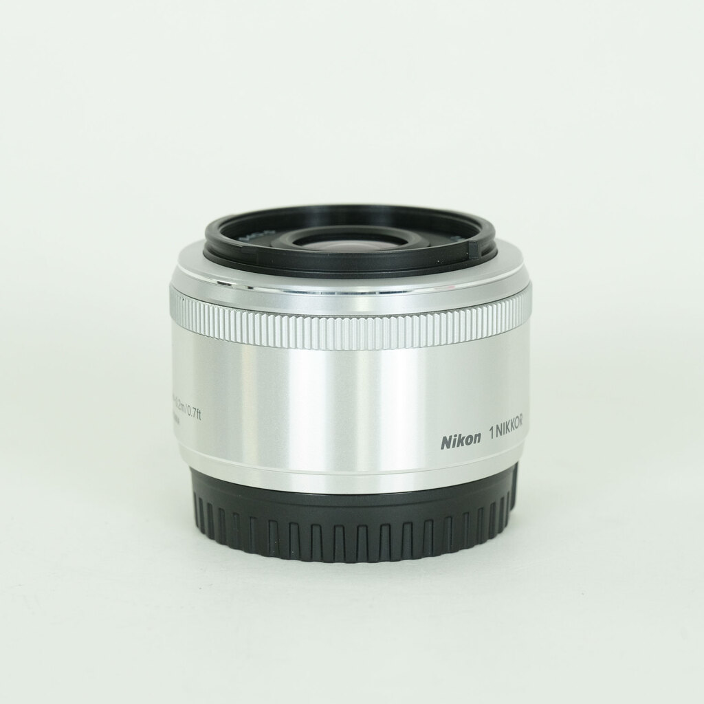 Nikon 1 NIKKOR 18.5/1.8 シルバー