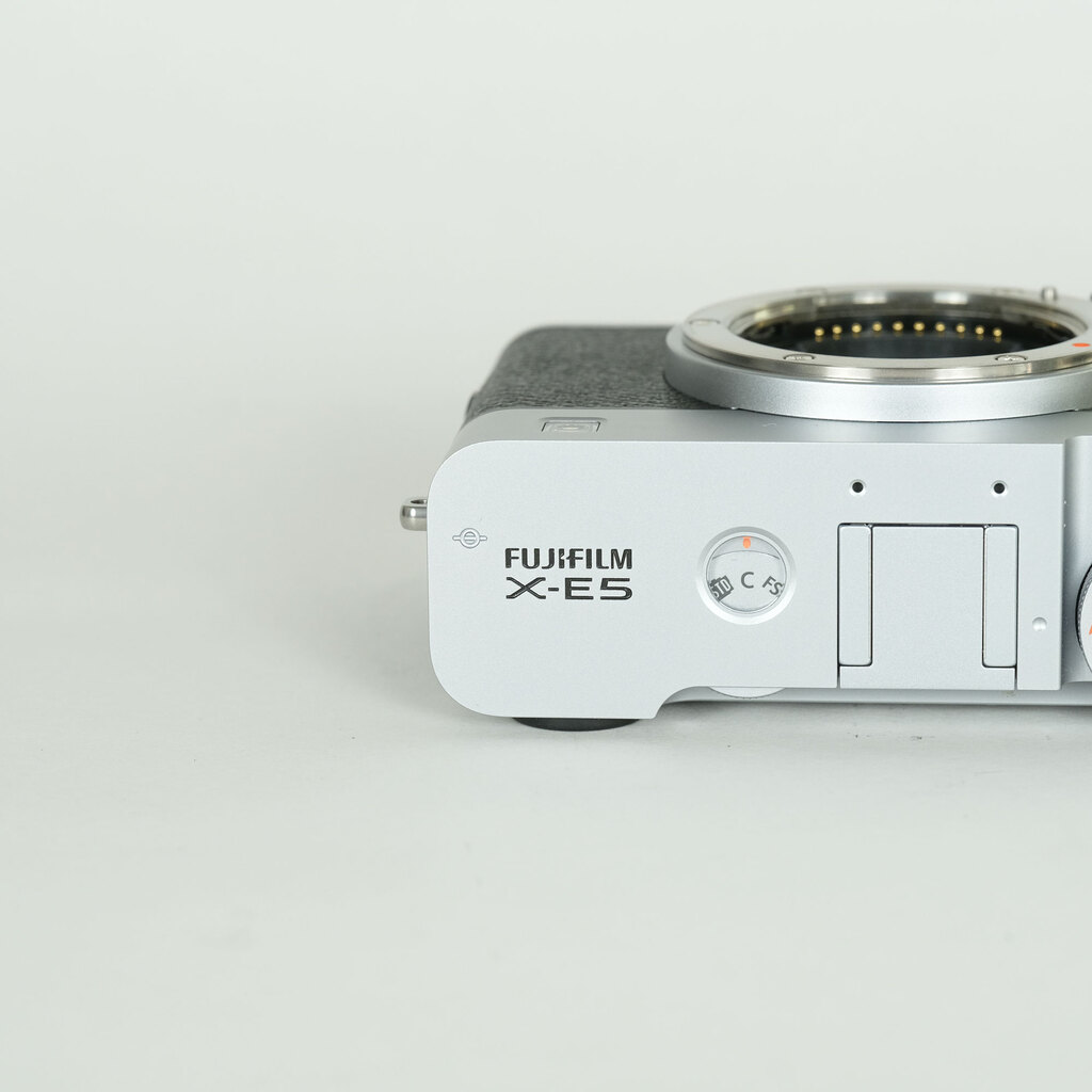 FUJIFILM X-E5