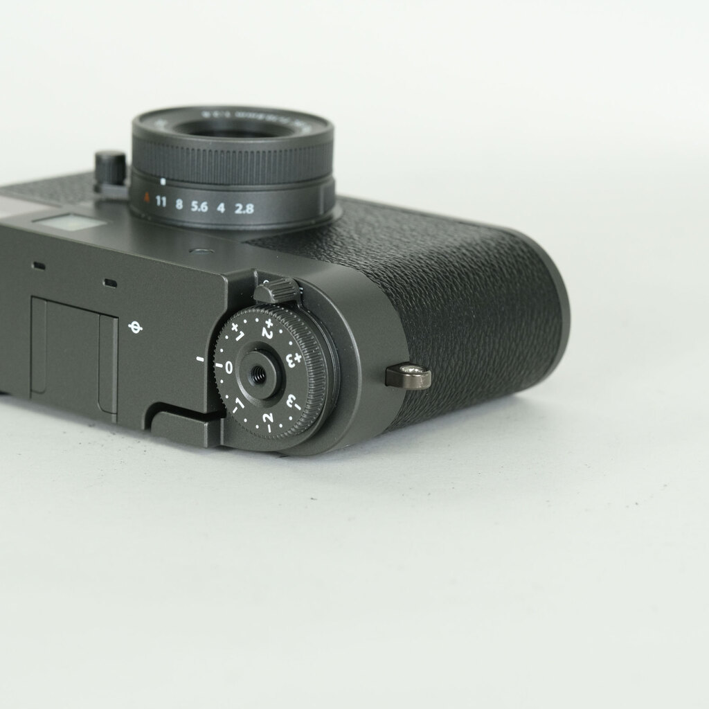 FUJIFILM X half X-HF1