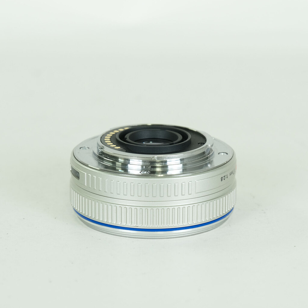 OLYMPUS M.ZUIKO DIGITAL 17mm F2.8 シルバー