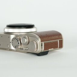 FUJIFILM XF10 シャンパンゴールド