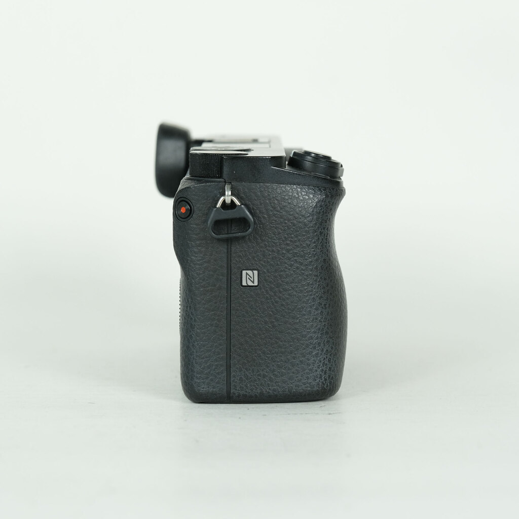 SONY α6000（ILCE-6000）の出品 | ONE SCENE（ワンシーン）