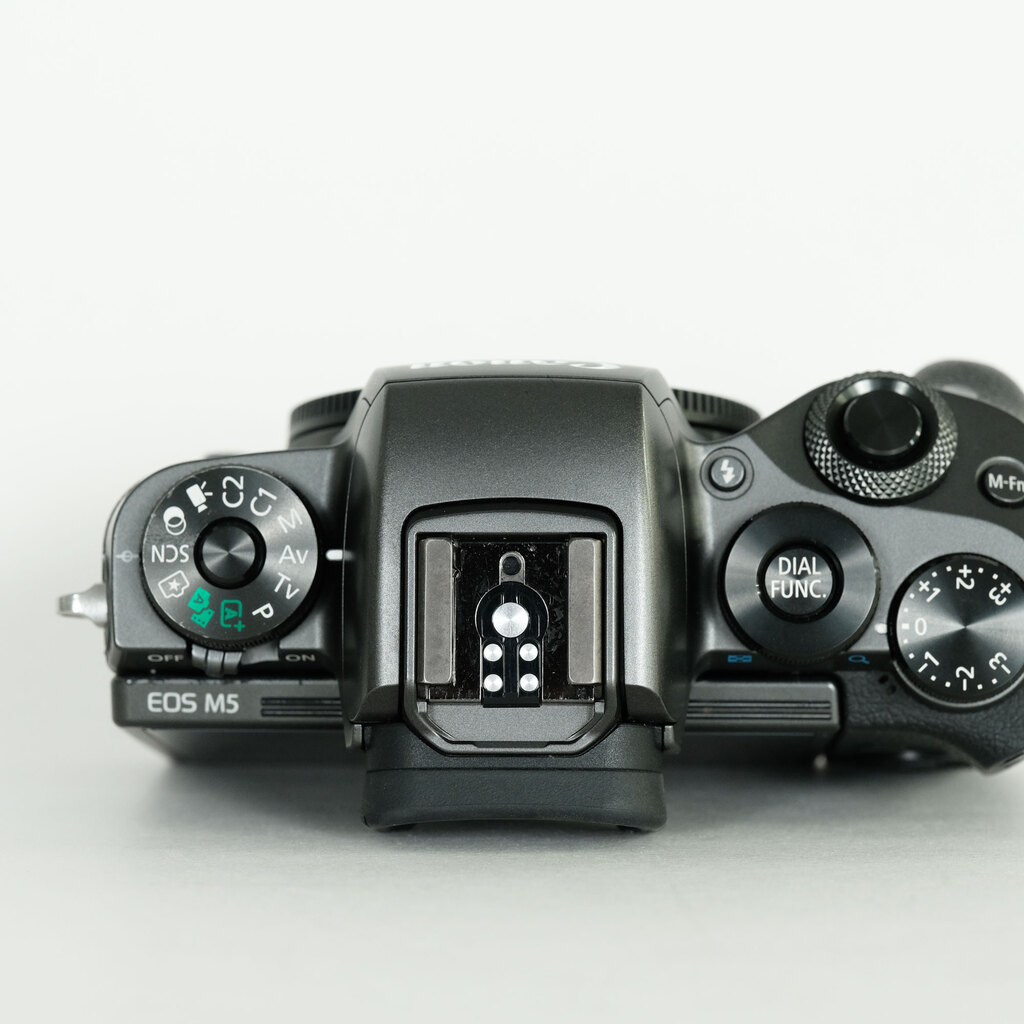 Canon EOS M5