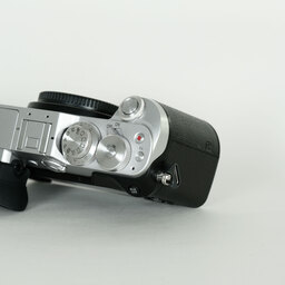 Panasonic LUMIX DMC-GX8 ボディ シルバー