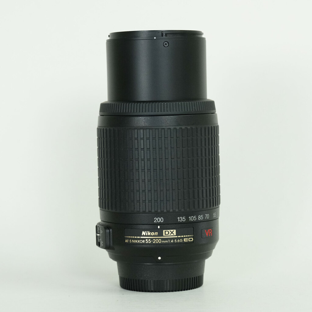 Nikon AF-S DX VR Zoom-Nikkor 55-200mm F4-5.6G IF-ED Nikon AF-S DX VR Zoom-Nikkor 55-200mm F4-5.6G IF-ED