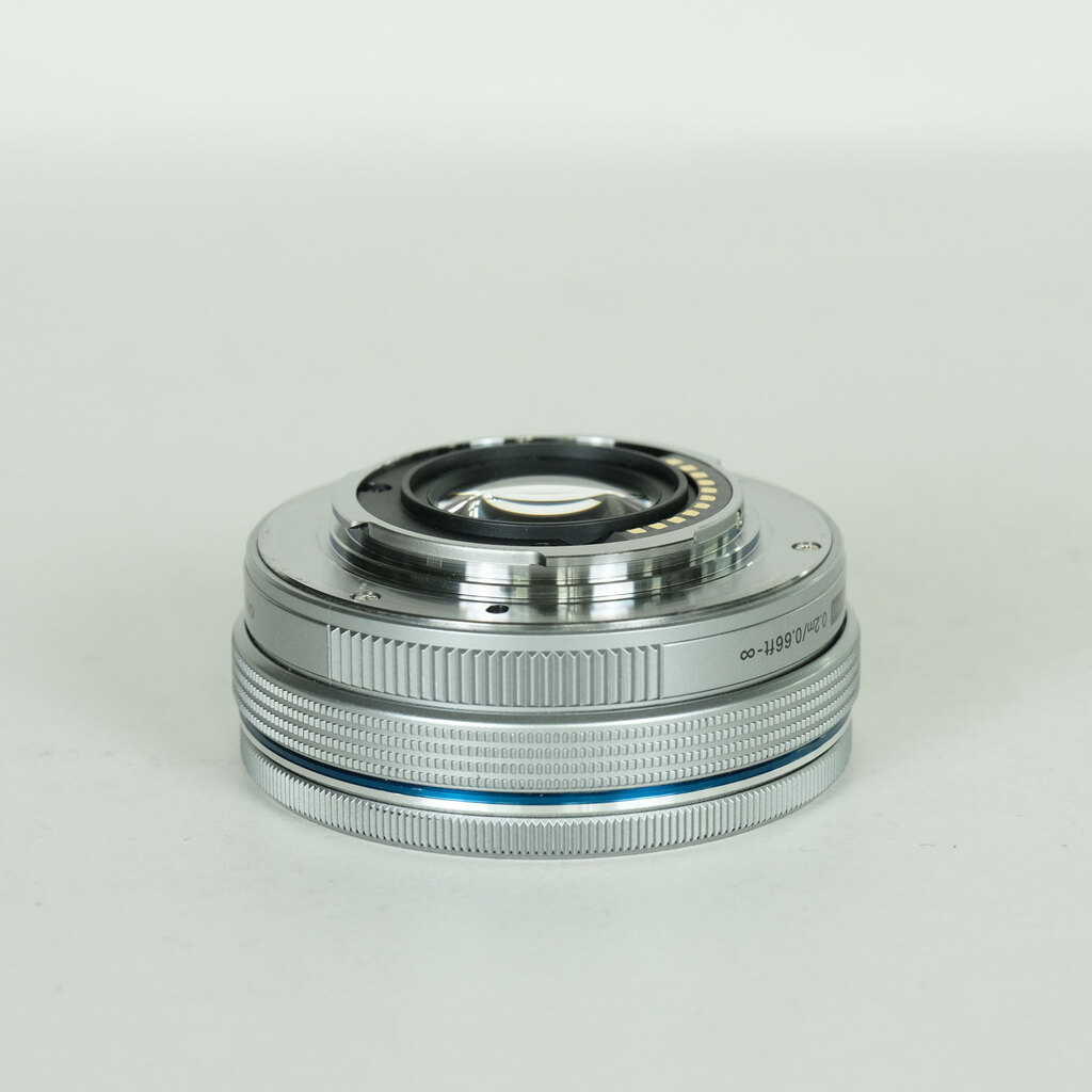 OLYMPUS M.ZUIKO DIGITAL ED 14-42mm F3.5-5.6 EZ シルバーの出品