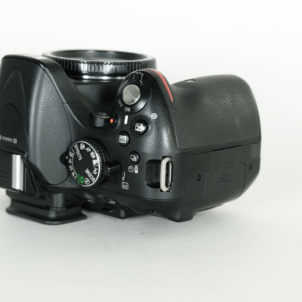 Nikon D5200 ボディ ブラック