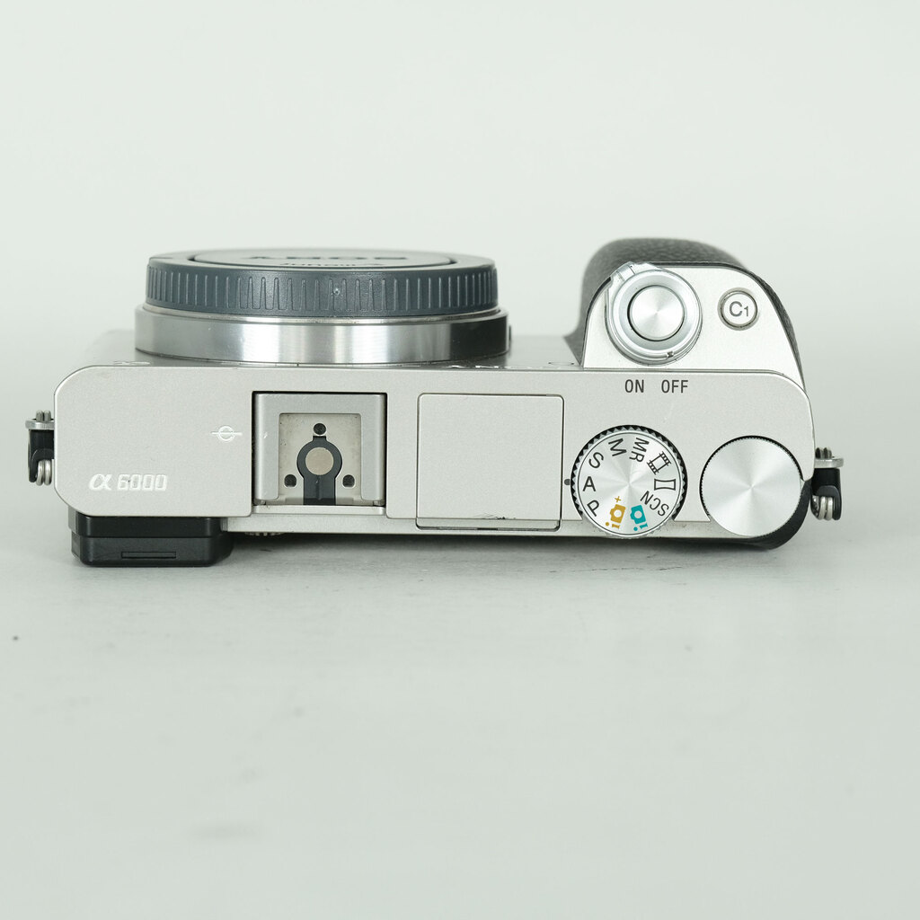 SONY α6000（ILCE-6000）の出品 | ONE SCENE（ワンシーン）