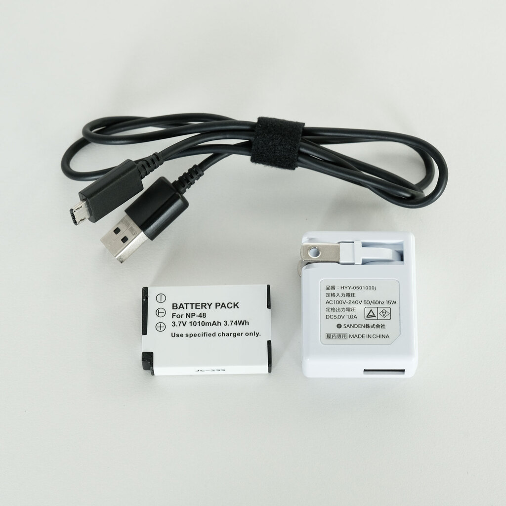 FUJIFILM XQ2 ジャンク FUJIFILM XQ2 シルバーの出品 | ONE SCENE（ワンシーン）