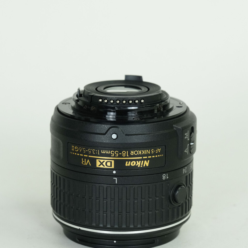 Nikon AF-S DX NIKKOR 18-55mm f3.5-5.6G VR II Nikon AF-S DX NIKKOR 18-55mm f3.5-5.6G VR II