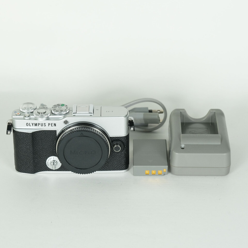 OLYMPUS PEN E-P7 [�{�f�B �V���o�[]