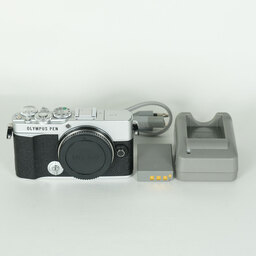 OLYMPUS PEN E-P7