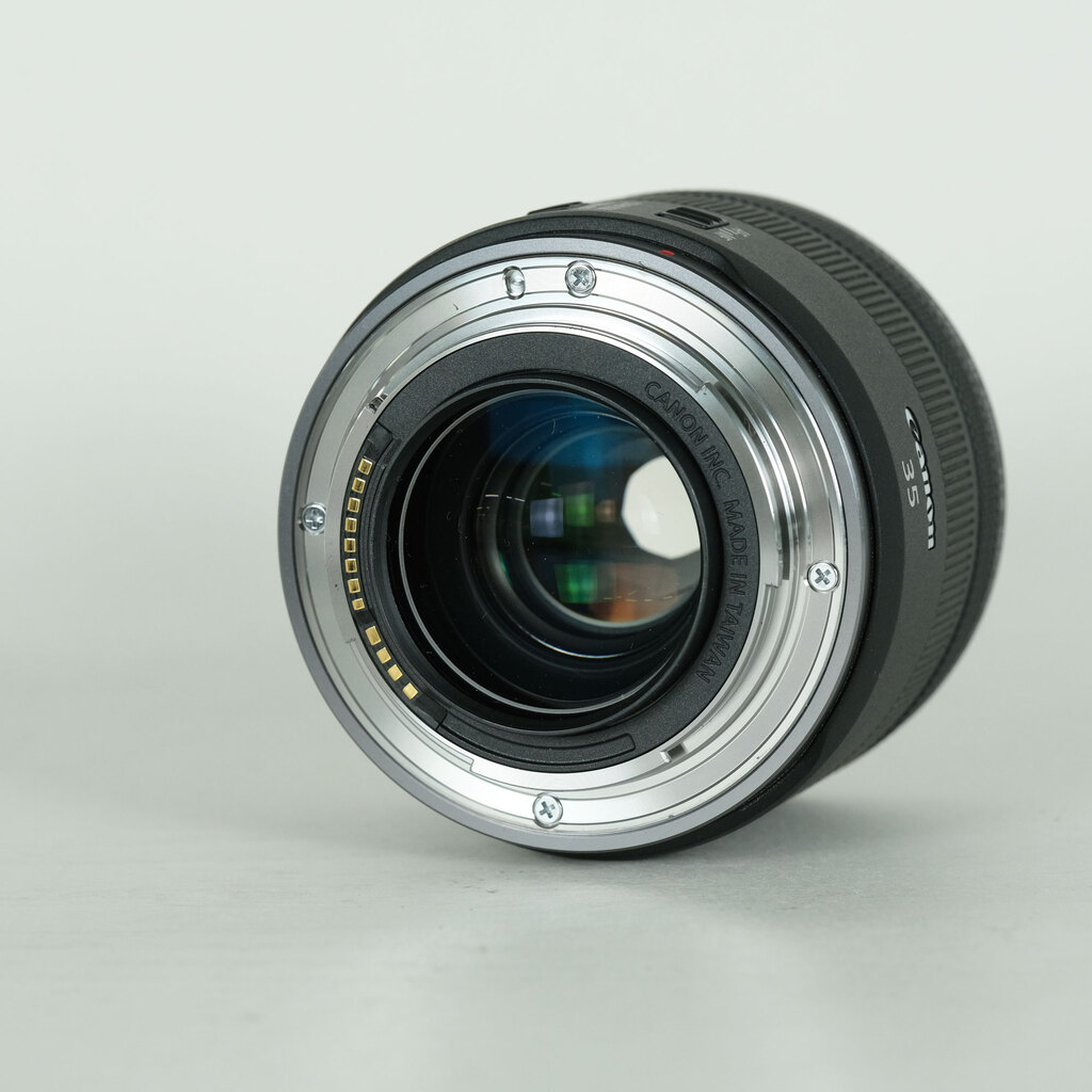 【中古】Canon RF35mm f1.8 MACRO IS STM おまけ付き Canon RF35mm F1.8 MACRO IS STMの出品 | ONE SCENE（ワンシーン）