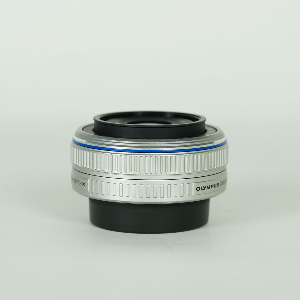 OLYMPUS M.ZUIKO DIGITAL 17mm F2.8 シルバー