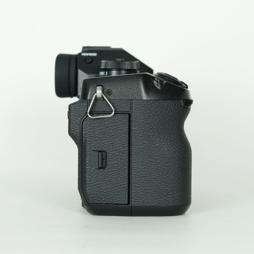 FUJIFILM X-H1
