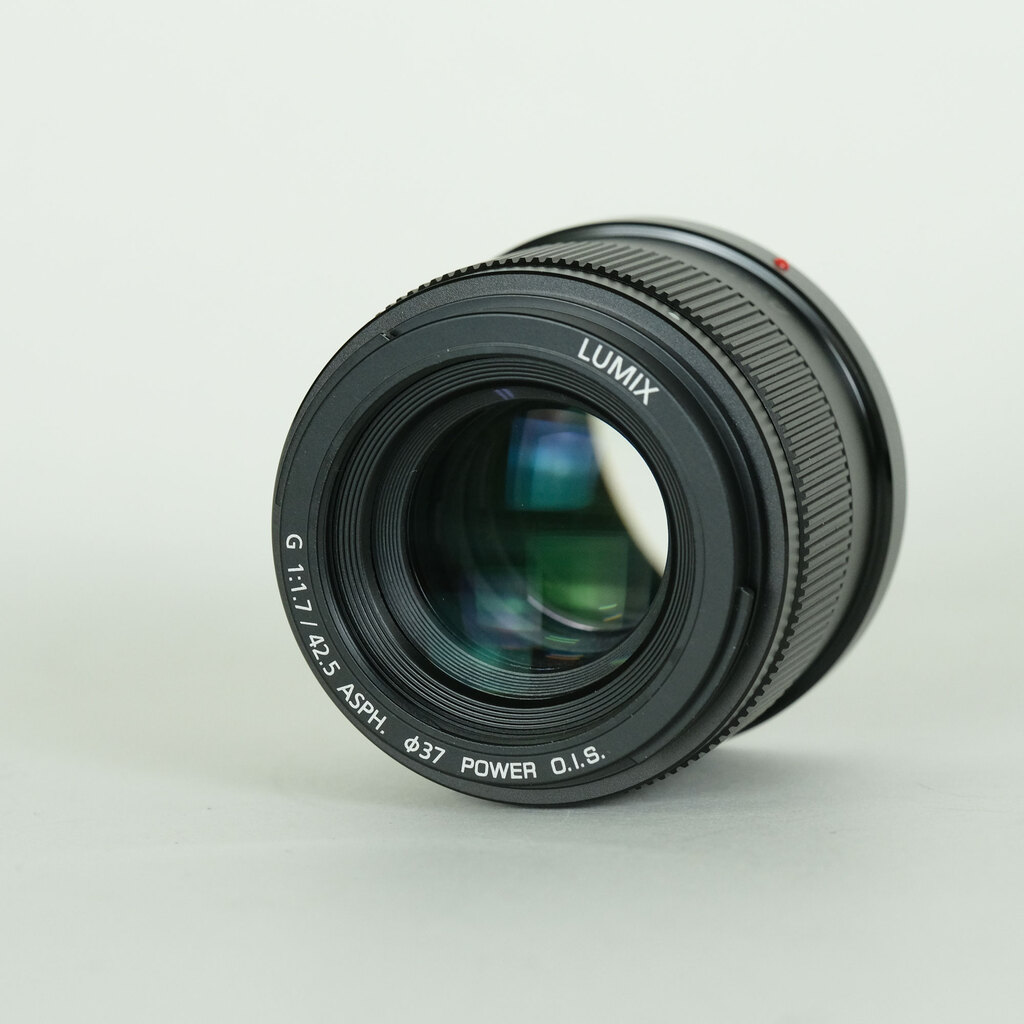 Panasonic LUMIX G 42.5mm / F1.7 ASPH. / POWER O.I.S.