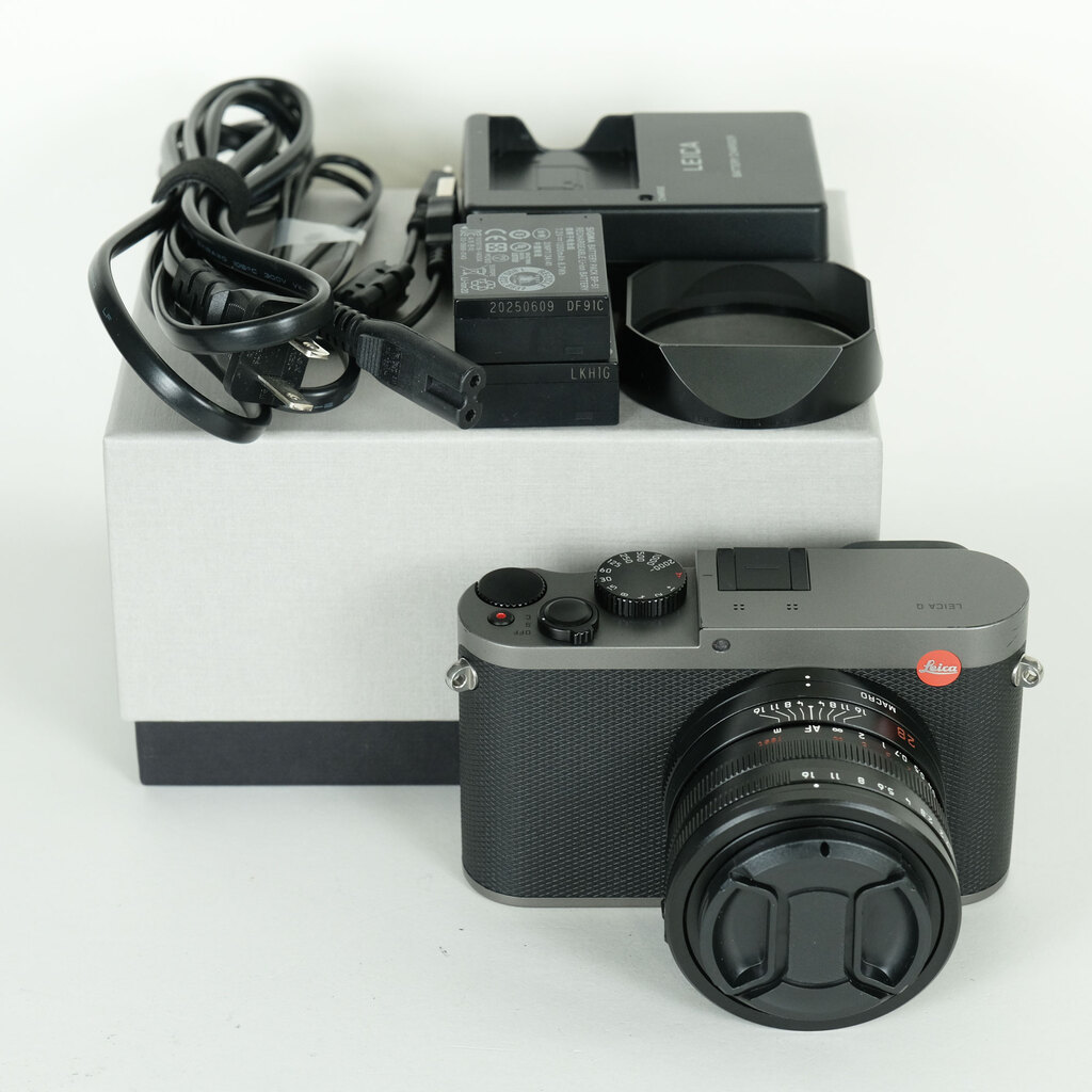 Leica Q (typ116)　付属品多々 LEICA Q(Typ116) チタングレー の出品 | ONE SCENE（ワンシーン）
