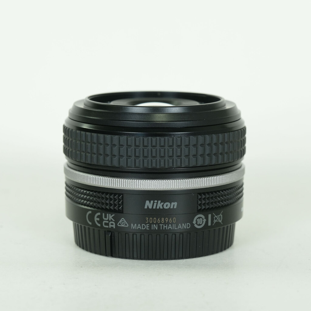 Nikon NIKKOR Z 40mm f/2 Nikon NIKKOR Z 40mm f/2