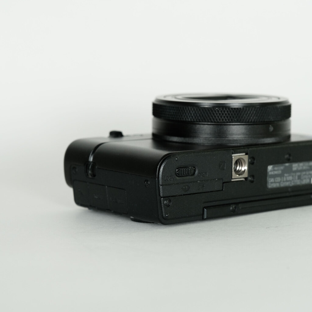 SONY Cyber-shot DSC-RX100M7