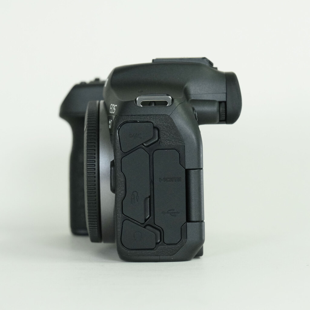 Canon EOS R7 Canon EOS R7