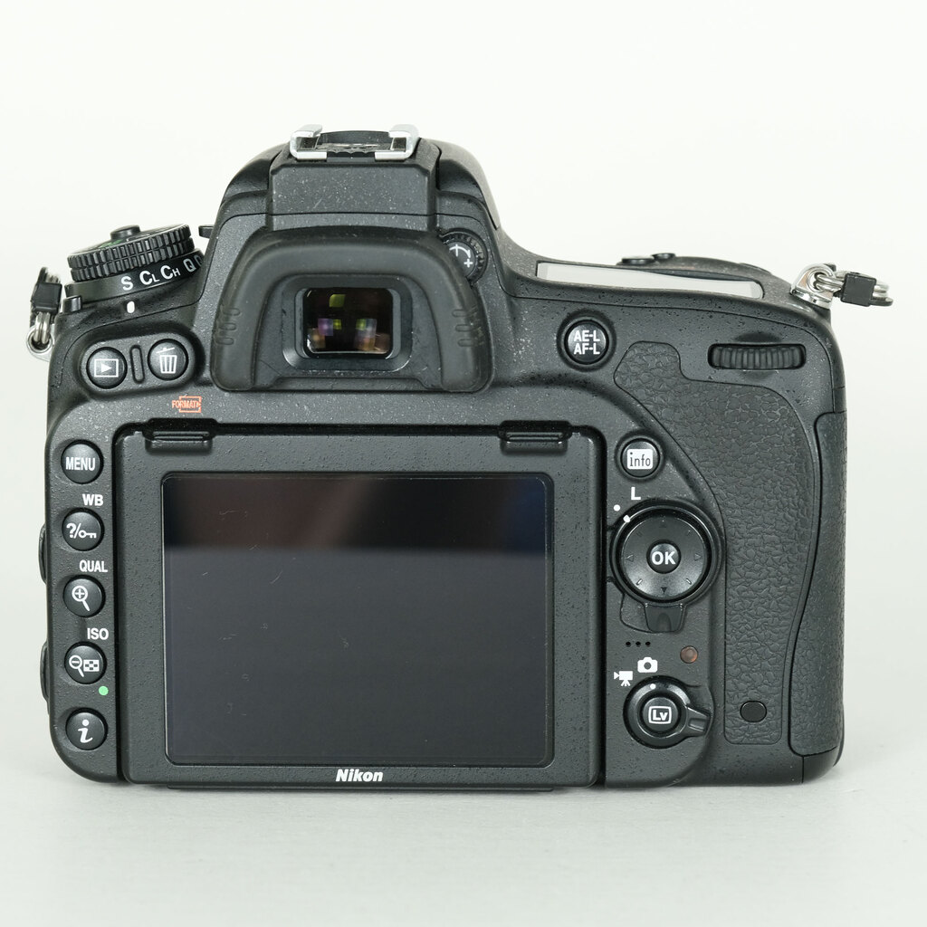 Nikon D750 [�{�f�B]