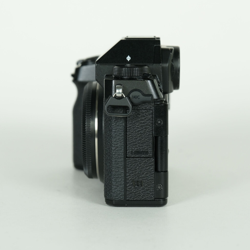 FUJIFILM X-S20 [�{�f�B]