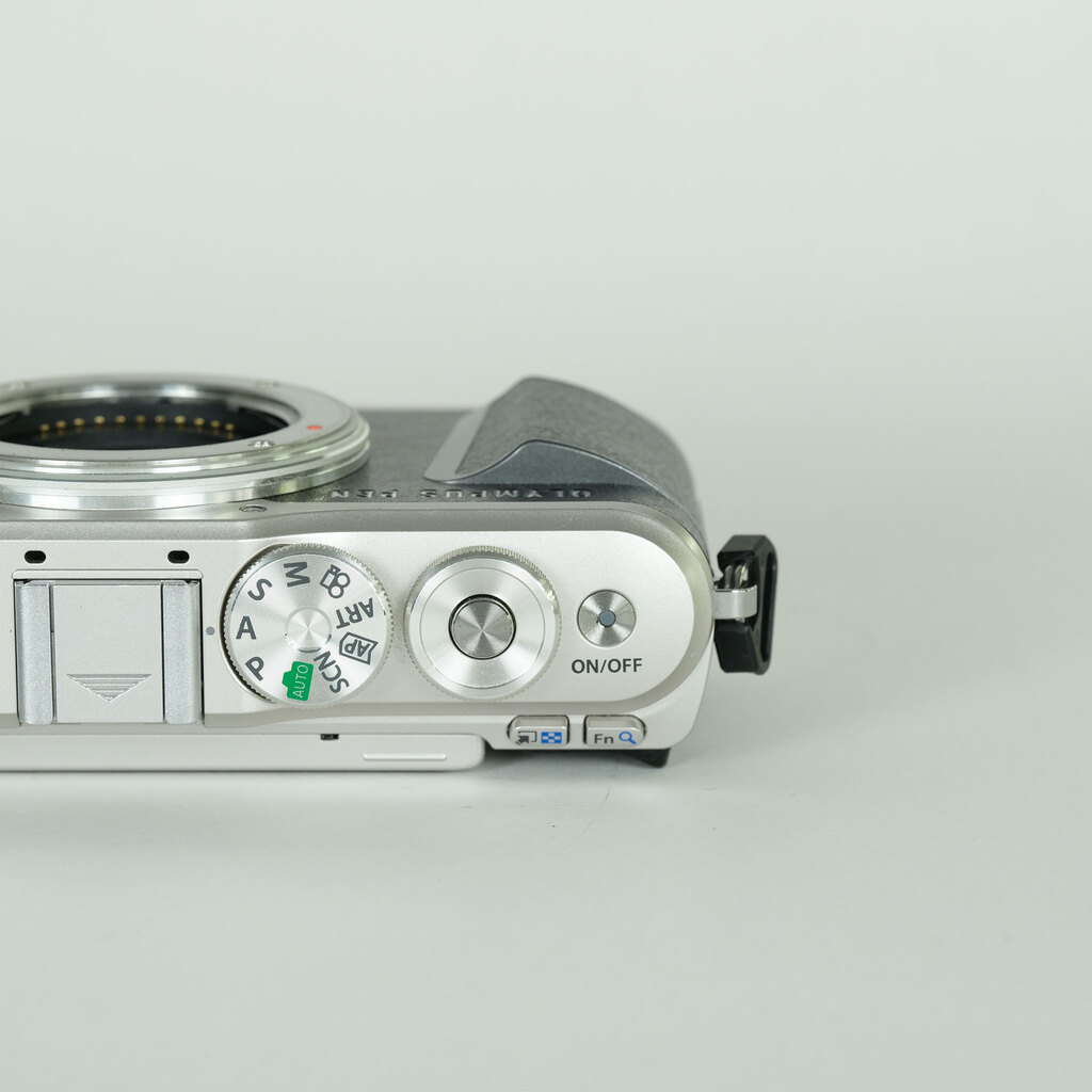 OLYMPUS PEN E-PL9