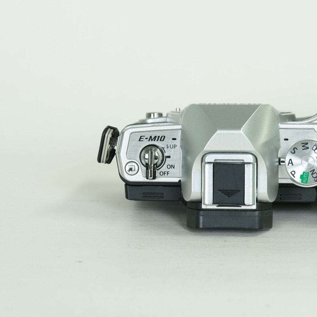 OLYMPUS OM-D E-M10 Mark IV