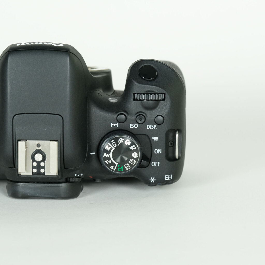 Canon EOS Kiss X8i Canon EOS Kiss X8i