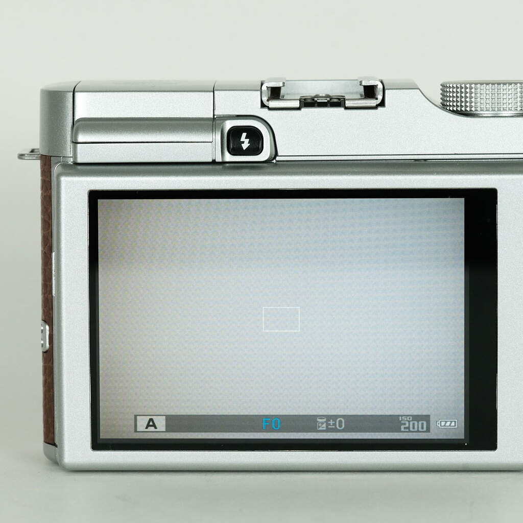 FUJIFILM X-A1 ボディ ブラウン