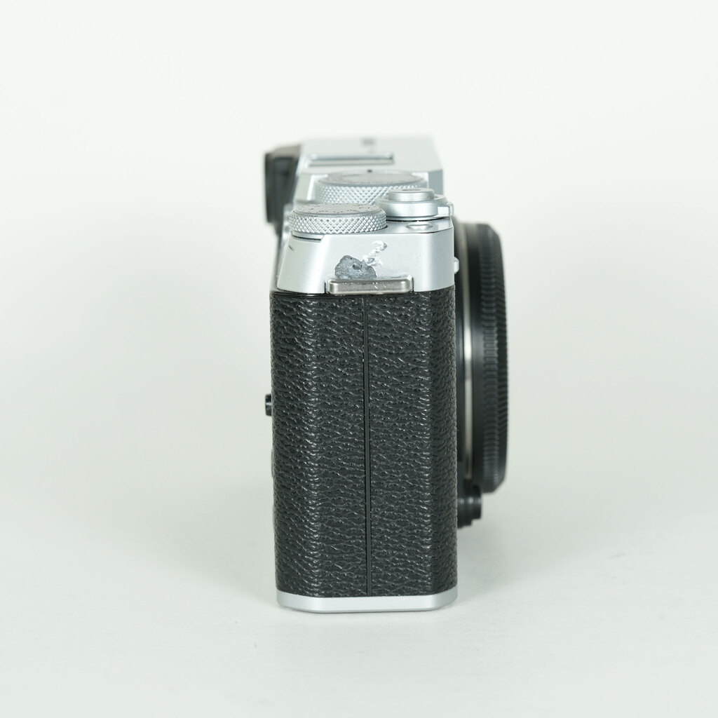 FUJIFILM X-E4