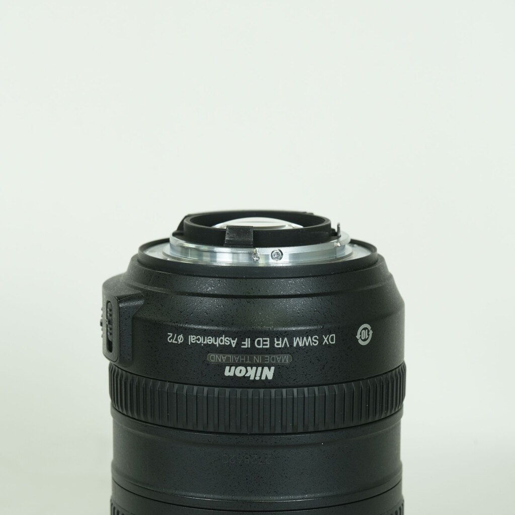 Nikon AF-S DX VR Zoom-Nikkor 18-200mm F3.5-5.6G IF-ED Nikon AF-S DX VR Zoom-Nikkor 18-200mm F3.5-5.6G IF-ED