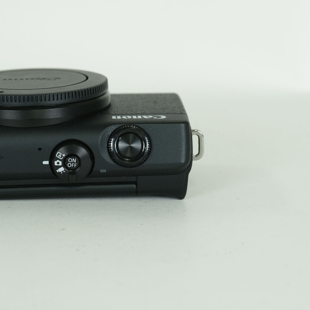 Canon EOS M200