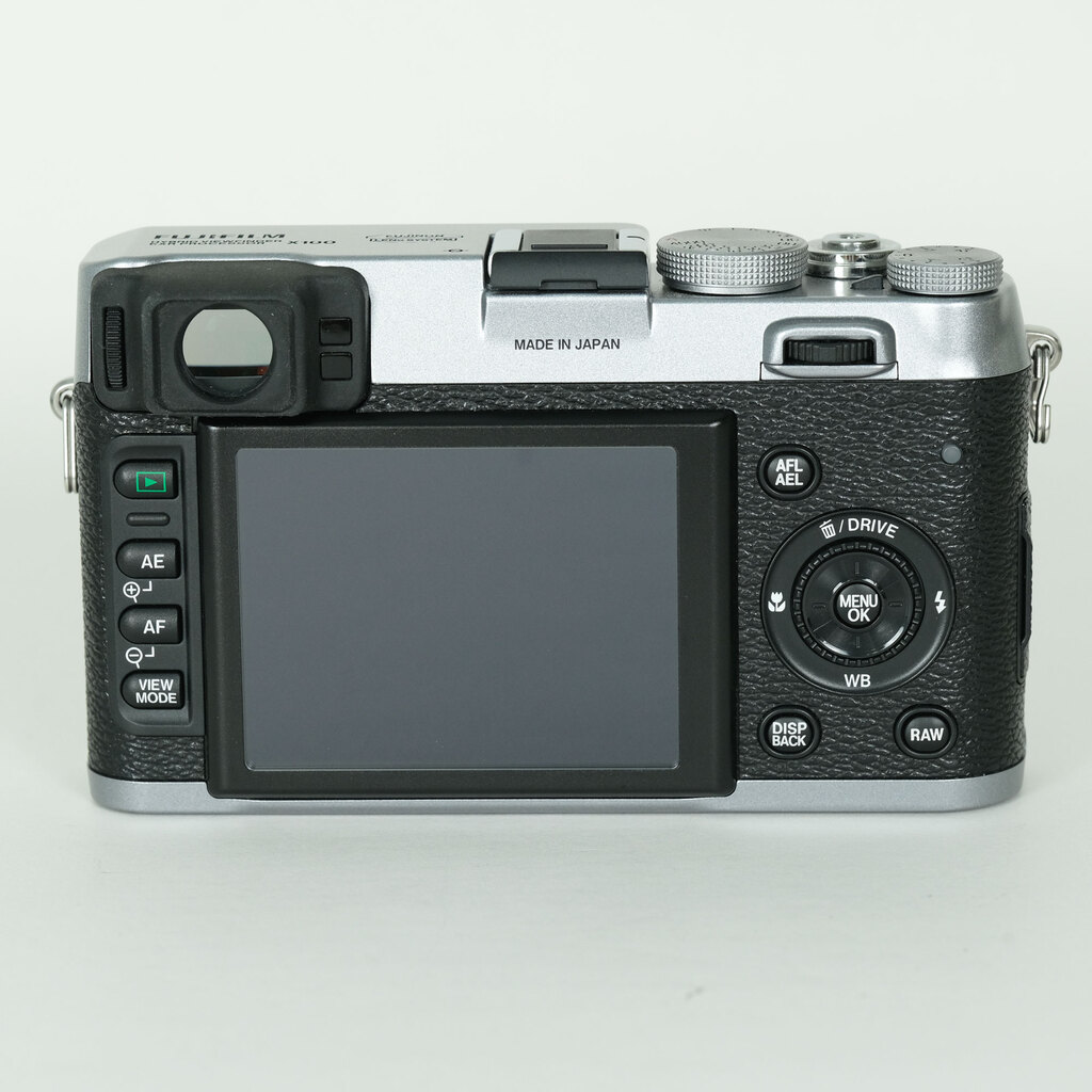 FUJIFILM FinePix X100